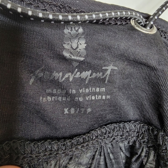 FREE PEOPLE Catch Me Drift Strappy Top Black Bungee Cord Toggle Women's XS Flowy - Picture 7 of 11